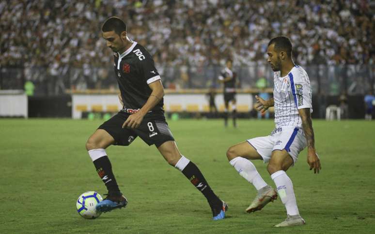 Thiago Galhardo deixou o campo debaixo de aplausos da torcida (Foto: Marcelo Goncalves/Photo Premium)