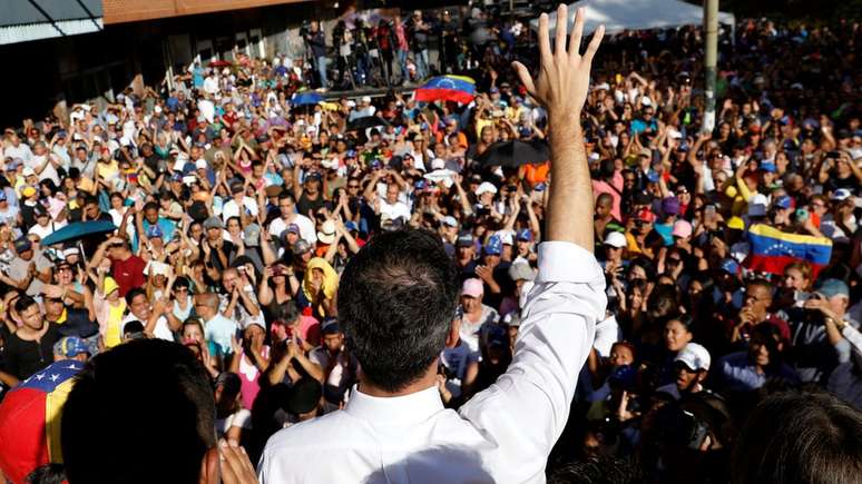 Segundo Guaidó, seu 'poderoso respaldo popular' é uma das razões pelas quais ele não foi preso