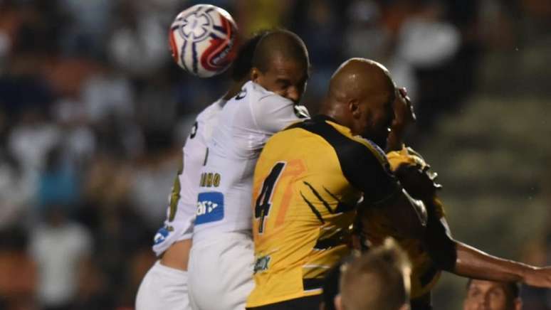 Luiz Felipe voltou a jogar após um mês afastado por conta de lesão na coxa direita (Foto: Ivan Storti/Santos)