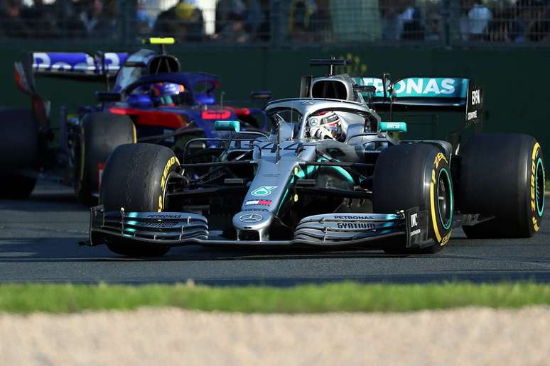 Lewis Hamilton: “O ataque de Verstappen não foi um problema”