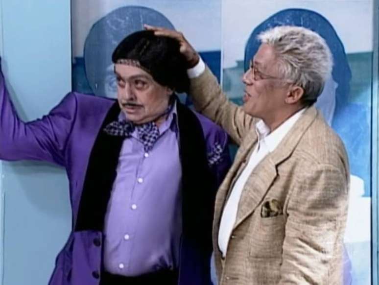 Chico Anysio, como Alberto Roberto, ao lado de Clodovil no quadro 'Rosto a Rosto'.