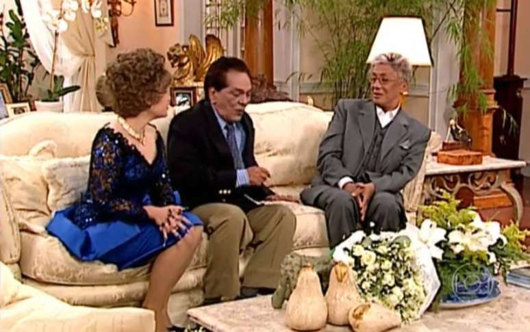 Cl&aacute;udia Rodrigues e Lucio Mauro no quadro 'Fernandinho e Of&eacute;lia' ao lado de Clodovil.