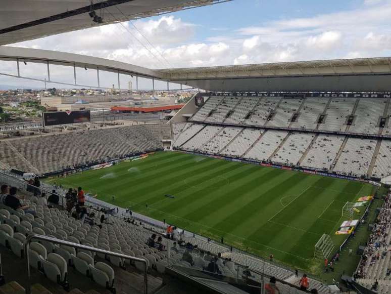 Torcedor de 23 anos acompanhava o jogo do Timão contra o Oeste (Foto: Guilherme Amaro/Lancepress!)