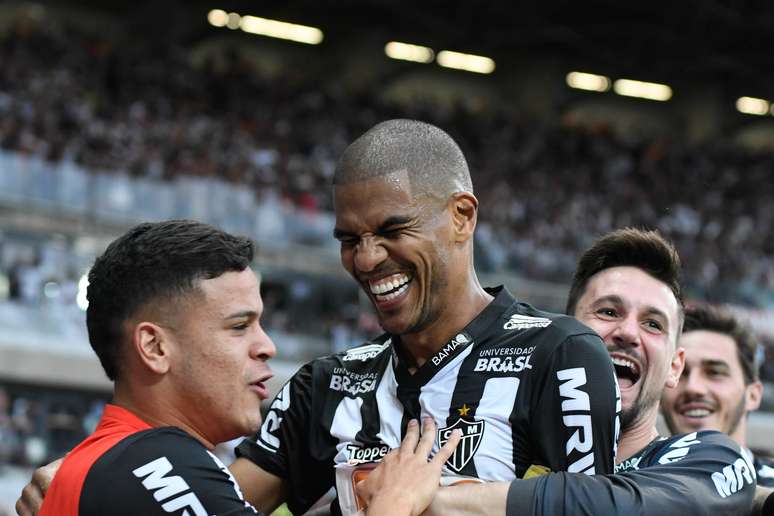 Comemoração do gol de Leonardo Silva, do Atlético-MG, na partida contra América-MG, válida pelo Campeonato Mineiro