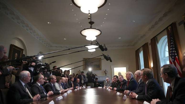 Trump em reuni&atilde;o com representantes do setor do a&ccedil;o; China &eacute; principal alvo da medida adotada
