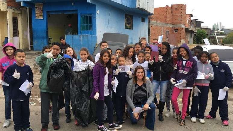 Em quatro anos, mais de 700 kg de lixo foram retirados das ruas pelos estudantes