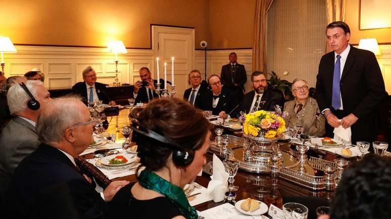 Bolsonaro discursa em jantar na casa do embaixador brasileiro em Washington