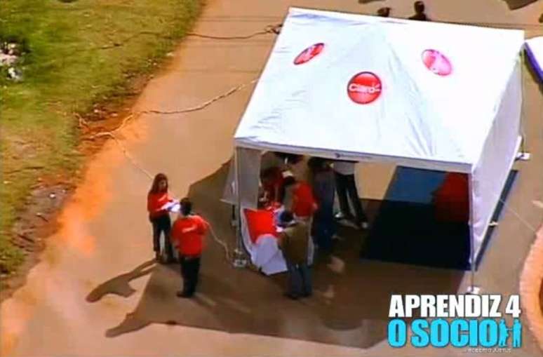 Barraca montada em local irregular por participantes do 'Aprendiz 4 - O S&oacute;cio'.