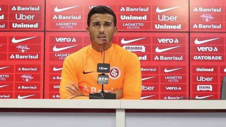 Guilherme Parede concede entrevista coletiva no Inter