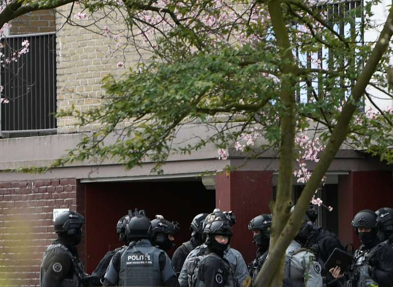 Policiais holandeses em rua de Utrecht após ataque a tiros na cidade
18/03/2019
REUTERS/Piroschka van de Wouw