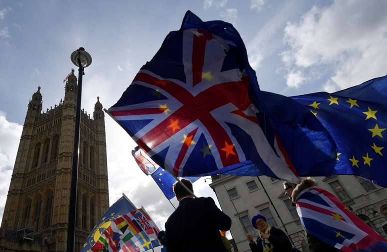 Manifestantes anti-Brexit em frente ao Parlamento brit&acirc;nico, em Londres
18/03/2019
REUTERS/Toby Melville