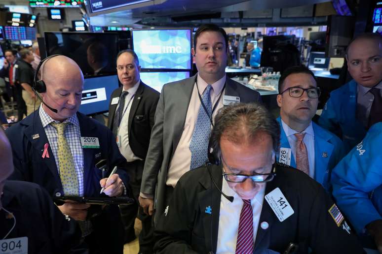 Operadores trabalham durante pregão da Bolsa de Valores de Nova York. 13/3/2019. REUTERS/Brendan McDermid - 