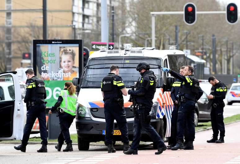 Polícia na cidade de Utrecht após ataque a tiros, na Holanda