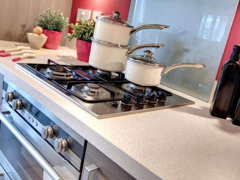 11. O granito branco possui um excelente custo x benef&iacute;cio comparado a outros tipos de pedras &ndash; Foto: HGTV