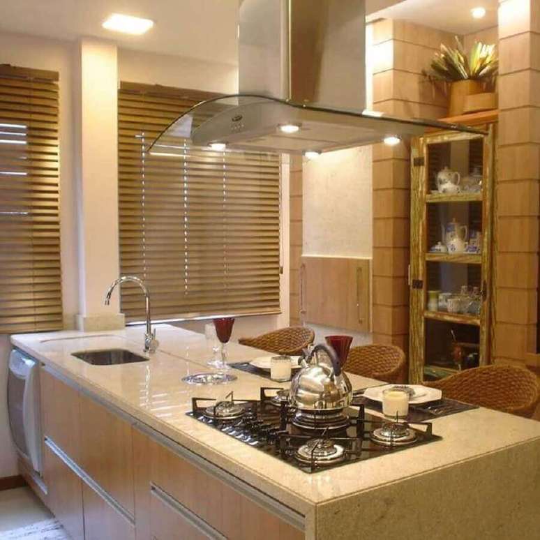 3. O granito branco marfim possui um fundo de cor bege que d&aacute; um charme a mais a pe&ccedil;a &ndash; Foto: Pedrita Marmoraria