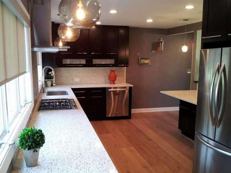 7. O granito branco Polar &eacute; uma das op&ccedil;&otilde;es mais clean dessa pedra &ndash; Foto: HGTV