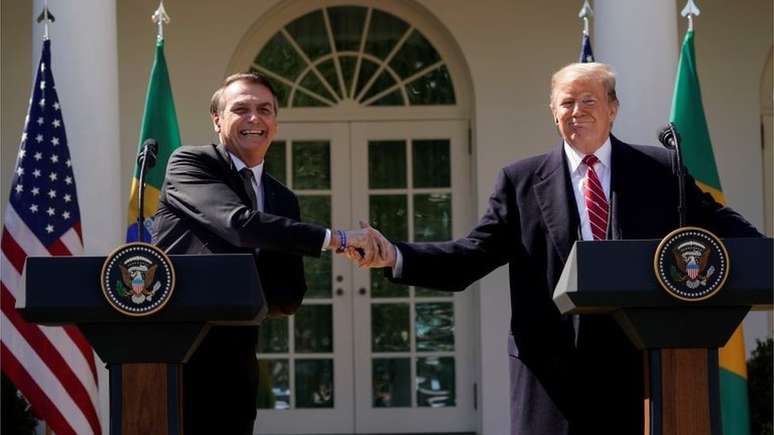 Bolsonaro e Trump participam de cerimônia no jardim da Casa Branca, onde discursaram e concederam entrevistas