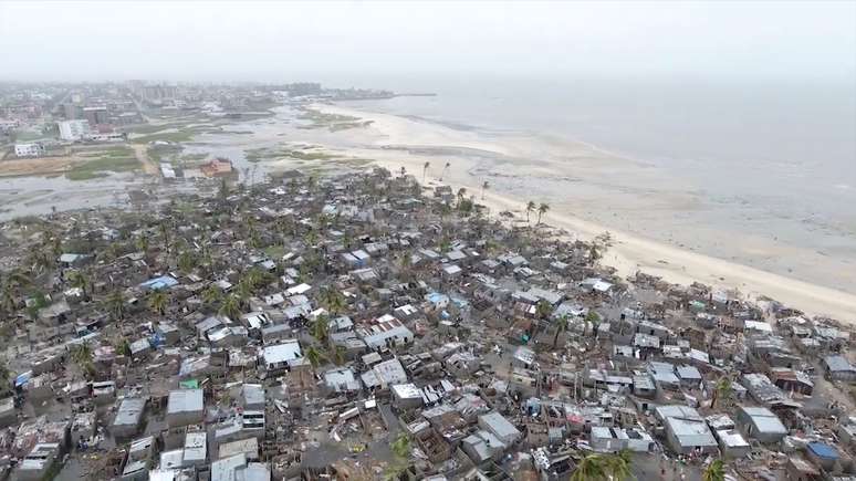 Imagem de drone mostra destruição provocada por ciclone em Moçambique
Federação Internacional das Sociedades da Cruz Vermelha e do Crescente Vermelho via Reuters
18/03/2019
