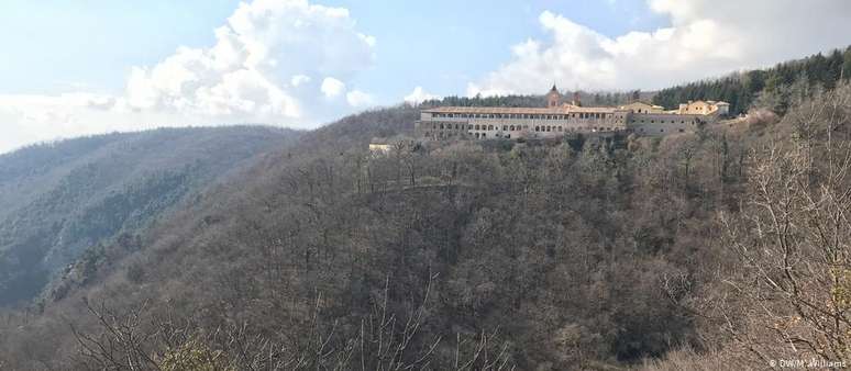 O antigo monastério da ordem dos cartuxos pode se tornar base da criação de uma vanguarda política populista