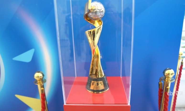 Troféu da Copa do Mundo Feminina (Foto:Reprodução L!TV)
