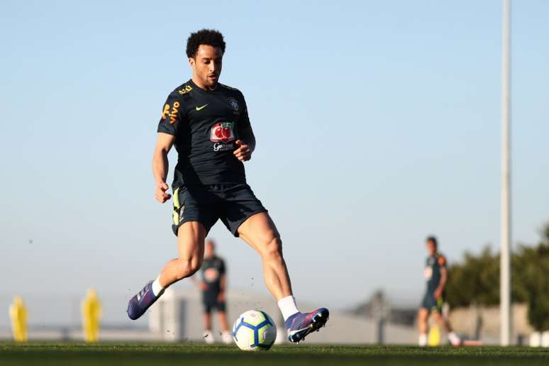 Felipe Anderson durante o treino da Seleção em Portugal (Foto: Lucas Figueiredo/CBF)