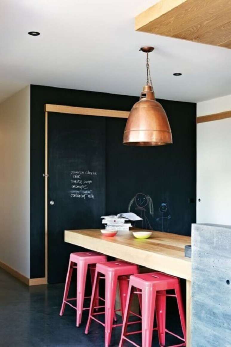 14. Na cozinha e na sala de jantar a cor cobre é muito utilizada através dos pendentes e luminárias – Fotos: Maison de rêve (1)