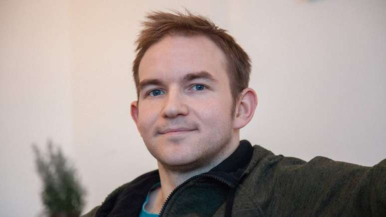 Stuart foi chamado de paranoico ao ter averiguado a camisinha depois do sexo