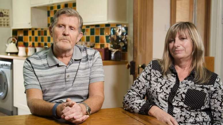 Harry e Jacqui adotaram Daryll Rowe quando ele tinha 8 anos, depois de passar pelas m&atilde;os de v&aacute;rias fam&iacute;lias