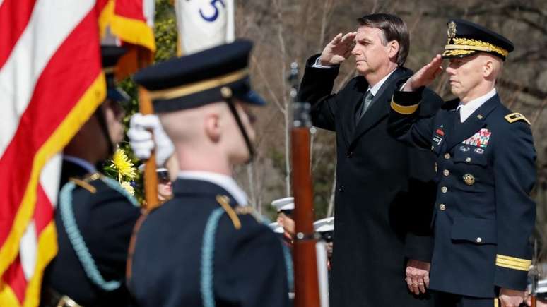 À tarde, Bolsonaro participou de cerimônia no cemitério militar de Arlington