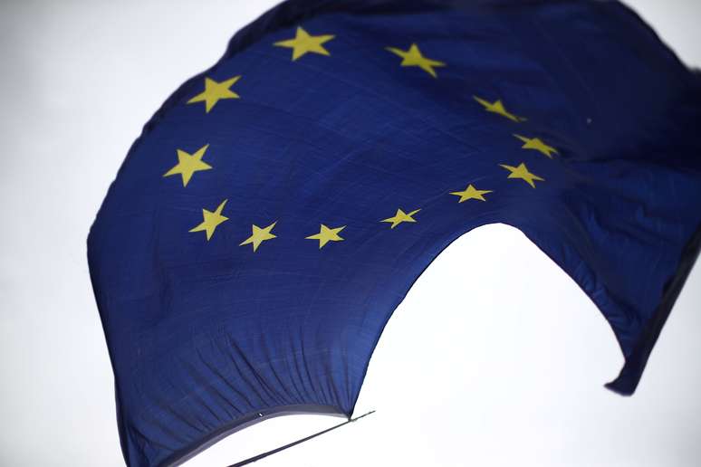 Bandeira da União Europeia em Londres
20/03/2019 REUTERS/Hannah McKay