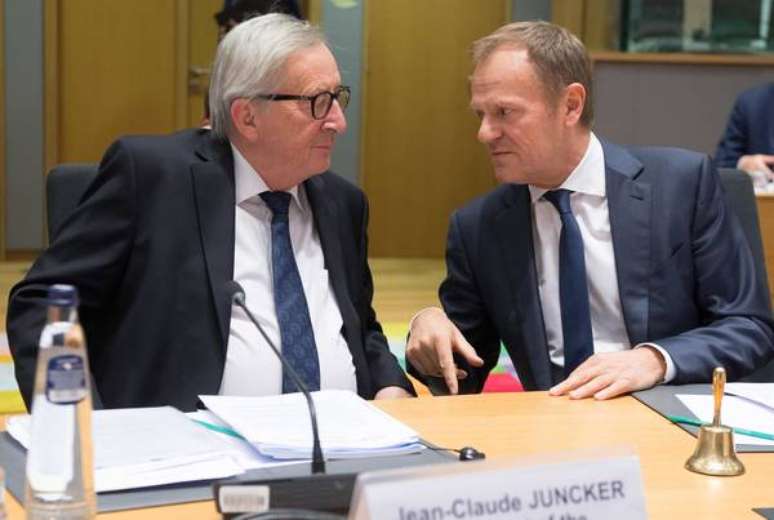 Os presidentes da Comissão Europeia, Jean-Claude Juncker (esquerda), e do Conselho Europeu, Donald Tusk (direita)