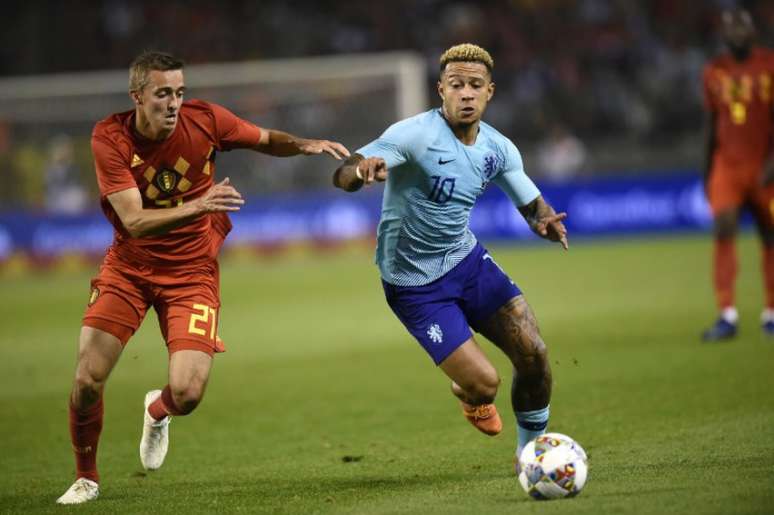 Holanda e Bélgica em campo nesta quinta-feira (Foto: John Thys / AFP)