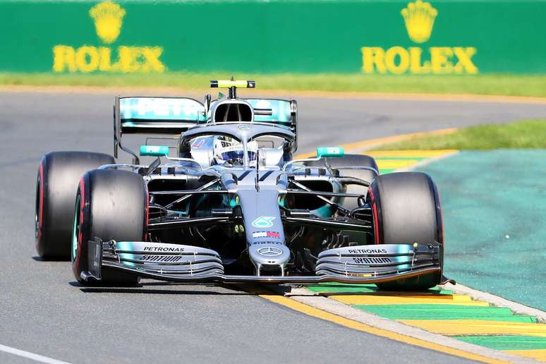 Mercedes explica porque não fez pit-stop para Bottas