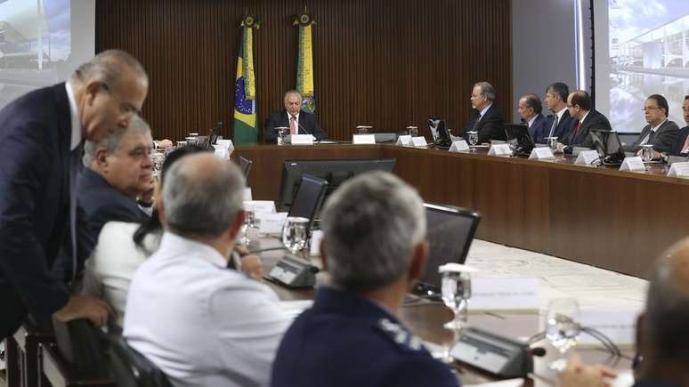 Presidente comanda a última reunião ministerial de seu governo, em dezembro