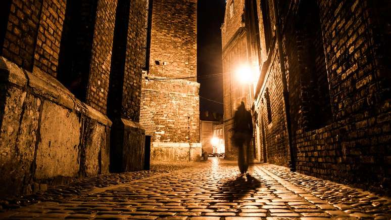 Mais de 100 anos depois do crime as ruas estreitas de Whitechapel, onde as mortes ocorreram, atrai curiosos e turistas