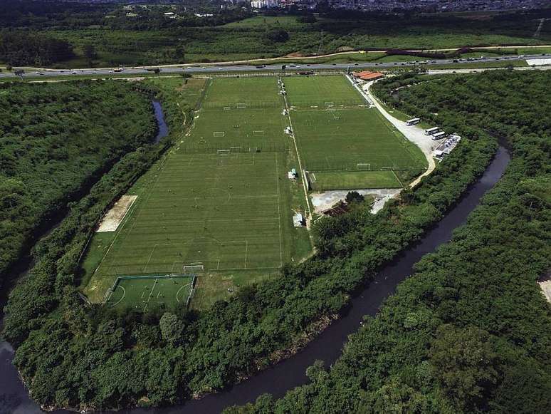 O centro de treinamentos das categorias de base do Palmeiras tem cinco campos de treino