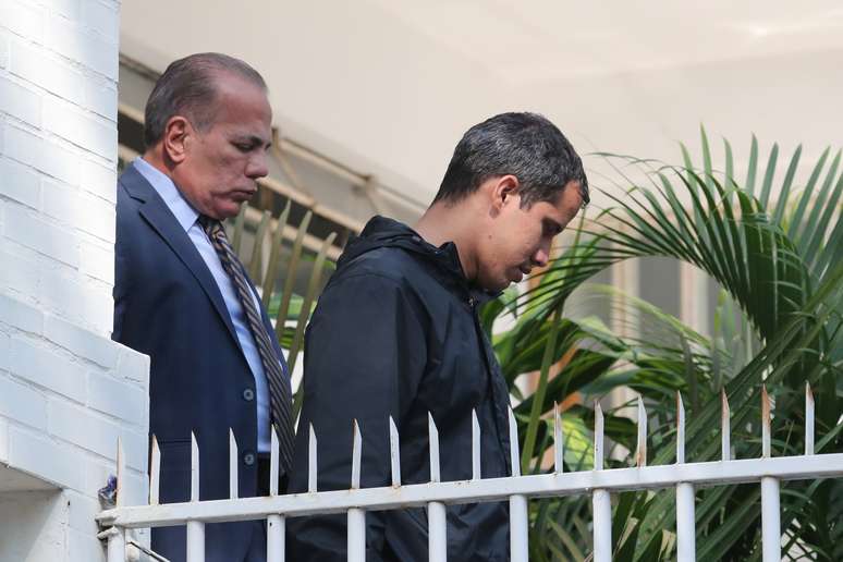 Juan Guaid&oacute; deixa a resid&ecirc;ncia de seu chefe de gabinete, Roberto Marrero, em Caracas
21/03/2019
REUTERS/Ivan Alvarado