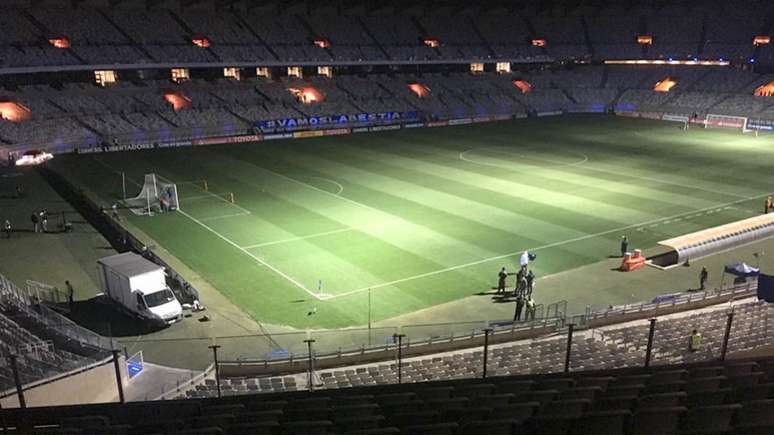 A administradora do estádio postou em seu Twitter que o Mineirão é "um túmulo muito bom" com quatro taças levantadas- Reprodução Twitter/Flamengo
