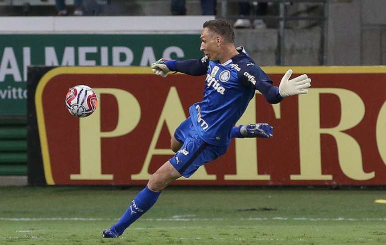 Fernando Prass foi titular contra a Ponte Preta para ganhar ritmo de olho nas quartas de final (Foto: Cesar Greco)