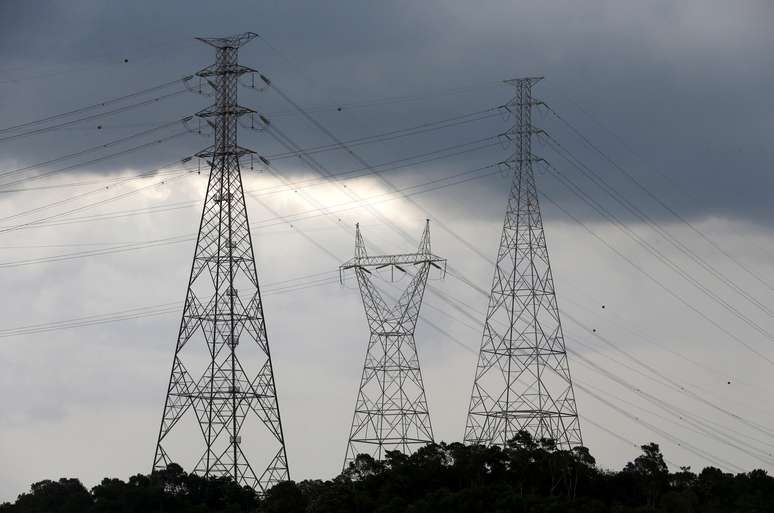 Linhas de transmiss&atilde;o de energia em Diadema, SP
10/02/2015
REUTERS/Paulo Whitaker
