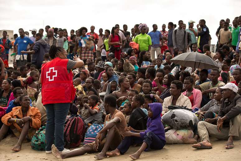 Sobreviventes do ciclone Idai chegam a centro para desabrigados em Beira
21/03/2019
Denis Onyodi/Centro Climático da Cruz Vermelha e do Crescente Vermelho/Divulgação via REUTERS