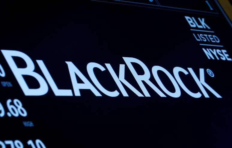 Logotipo da BlackRock é mostrado em painel da bolsa de Valores de Nova York. 30/3/2017. REUTERS/Brendan McDermid