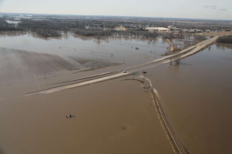 Cidade do Estado de Nebraska em meio a enchente
18/03/2019
Cortesia Ryan Hignight/U.S. Army Corps of Engineers, Omaha District/Divulgação via REUTERS