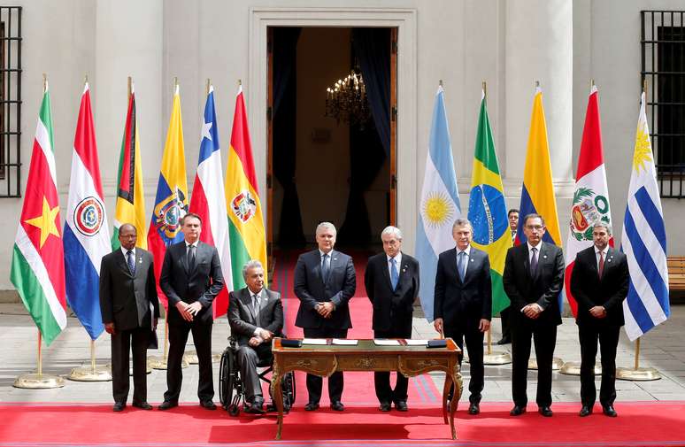 O presidente da Argentina, Mauricio Macri, o presidente do Brasil, Jair Bolsonaro, o presidente da Guiana, David Arthur Granger, o presidente da Colômbia, Ivan Duque, o presidente do Equador, Lenin Moreno Garces, o presidente do Peru, Martin Vizcarra, o presidente do Paraguai, Mario Abdo Benitez, e o presidente do Chile, Sebastian Pinera. , no palácio presidencial La Moneda, em Santiago, no Chile, nesta sexta-feira (22 de março de 2019)