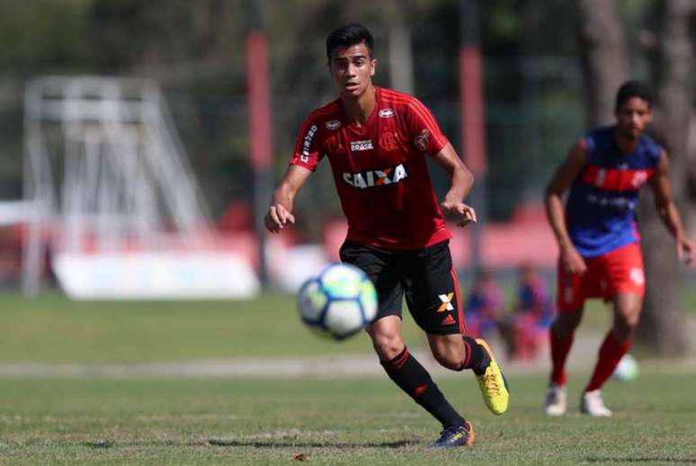 Reinier volta ao Flamengo proibido de entrar no Ninho e treinar entre  profissionais, flamengo