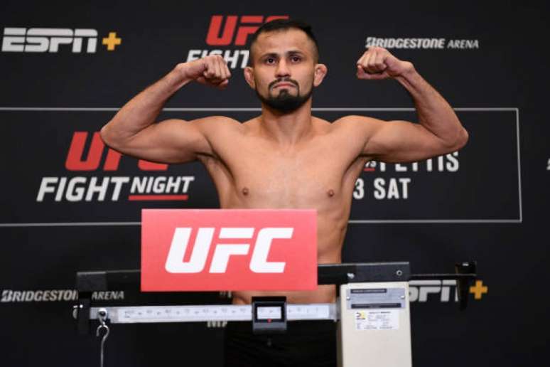 Jussier Formiga vai enfrentar o compatriota Deiveson Figueiredo e ambos bateram 57,2kg(Foto: Getty Images / UFC)