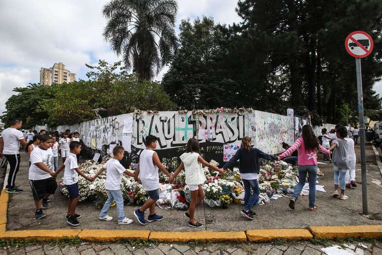 Escola Estadual Raul Brasil recebeu homenagem após ataque