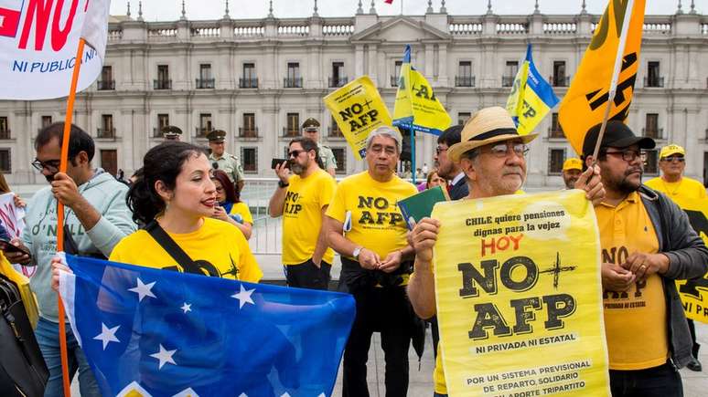 Política econômica implementada pelo governo militar segue causando polêmica no Chile