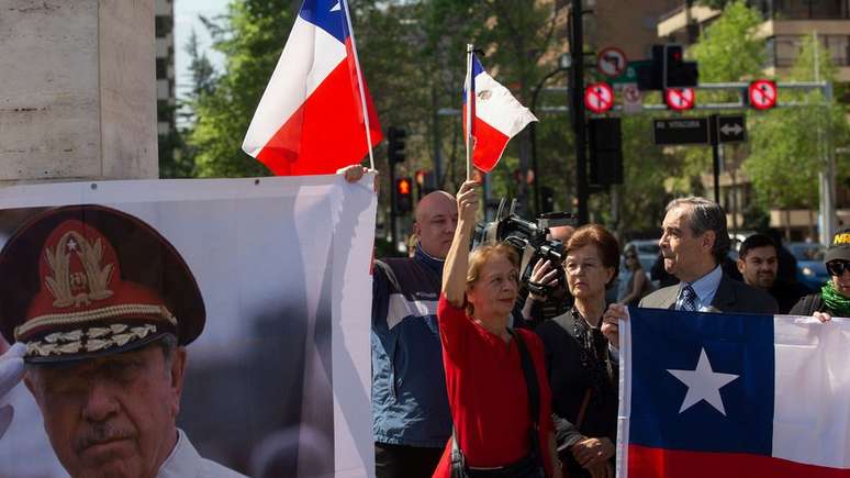 Apesar de violações de direitos humanos, Pinochet ainda tem apoiadores no Chile