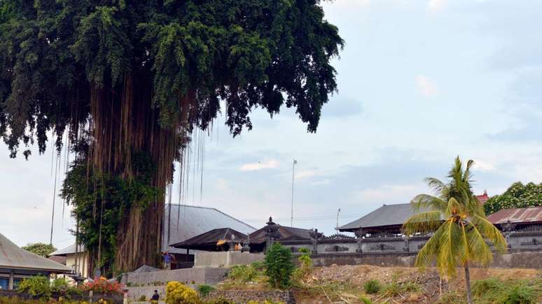 A kata kolok &eacute; usada apenas na aldeia de Bengkala, Bali, onde uma propor&ccedil;&atilde;o extraordinariamente grande da popula&ccedil;&atilde;o nasceu surda